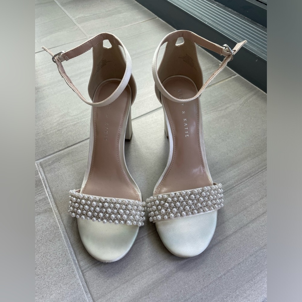 Kelly & Katie Hildie Sandal - Pearl Block Heel